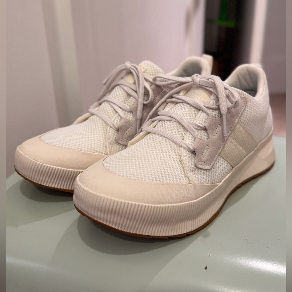 Like new! SOREL Out N About III Sneaker size 8
